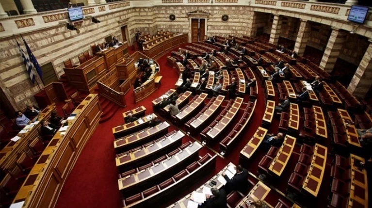 Αντιπαράθεση για το κατεπείγον με τα διπλώματα οδήγησης