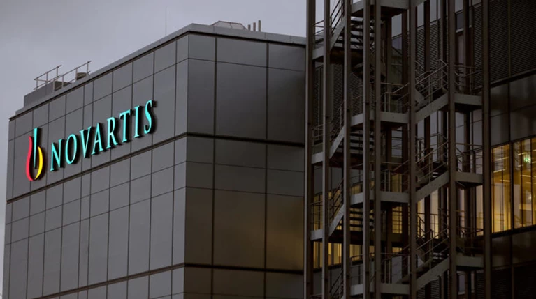 Novartis: Ποινική δίωξη για Λοβέρδο, στο αρχείο η δικογραφία Στουρνάρα