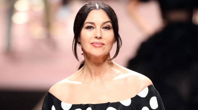 Από την Πάρο στο Φεστιβάλ Βενετίας με Dior και Louboutin η Μόνικα Μπελούτσι