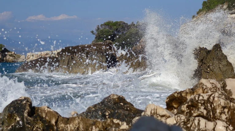 Επιμένει το μελτέμι στο Αιγαίο - Ο καιρός την Κυριακή