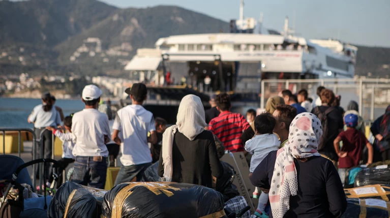 Λέσβος: Σε εξέλιξη η επιχείρηση μετακίνησης 1500 μεταναστών