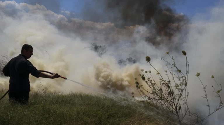 Φωτιά στο Μαρκόπουλο κοντά στα λατομεία