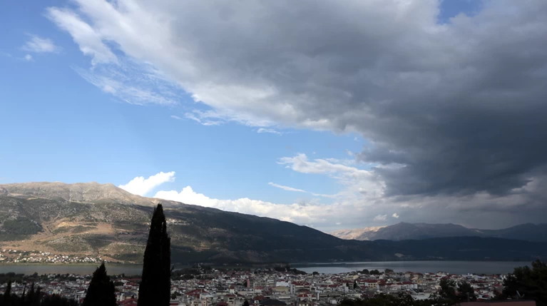 Λιακάδα και μετά βροχές και καταιγίδες