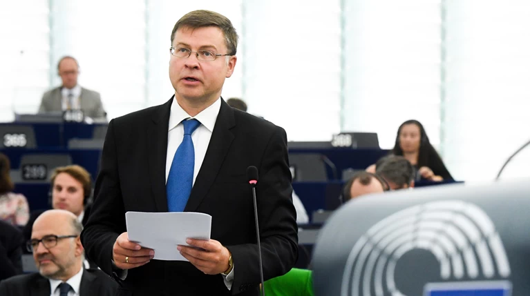 Ντομπρόβσκις: H ΕΕ αναζητά τρόπους να διευκολύνει τις επενδύσεις