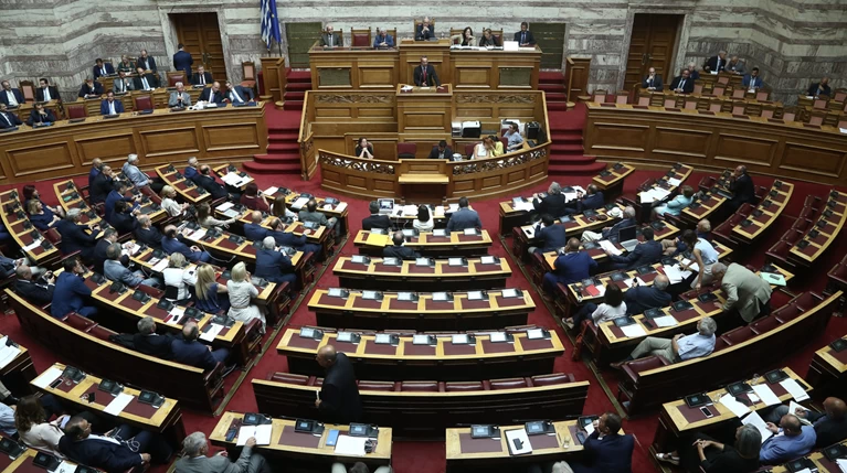 Ξεκινά η διαδικασία αναθεώρησης του Συντάγματος στη Βουλή
