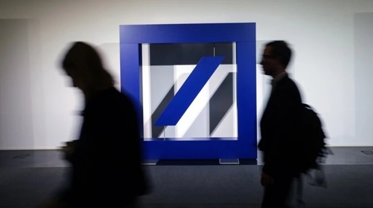 Η ΕΚΤ εξετάζει να ανοίξει επίσημη έρευνα σε βάρος της Deutsche Bank