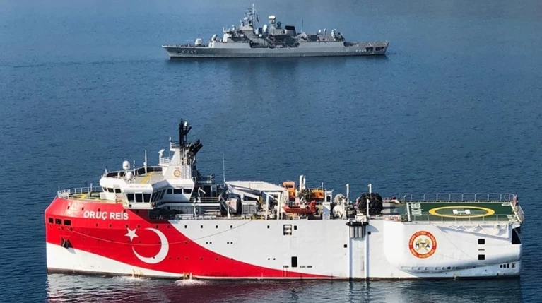 Στην Αν. Μεσόγειο υπό συνοδεία φρεγάτας το «Ορουτς Ρέις»