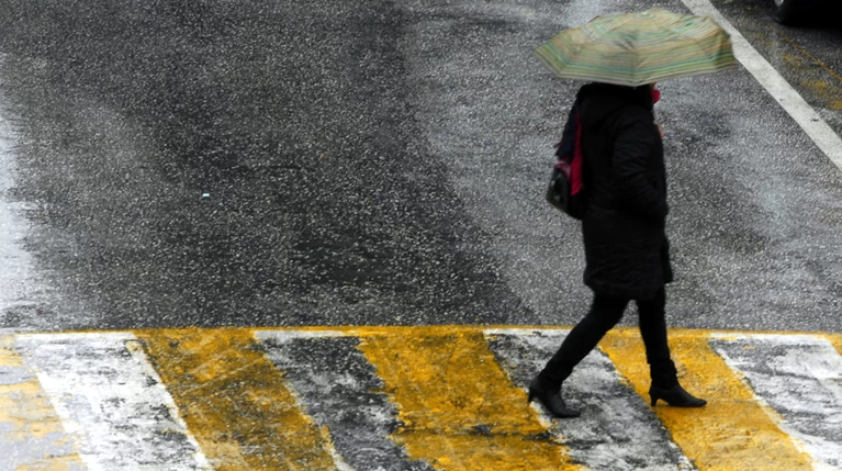 Meteo: Βροχές και στην Αττική, καταιγίδες με χαλαζοπτώσεις