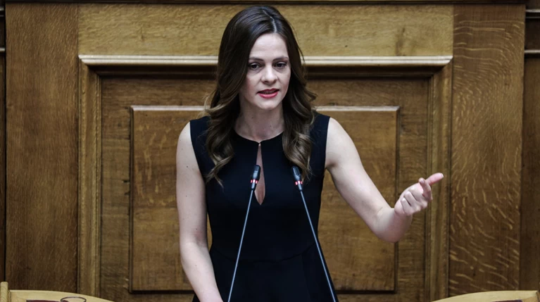 Αχτσιόγλου: ΝΔ & Βρούτσης οδηγούν το ασφαλιστικό και πάλι πίσω στο έλλεμμα