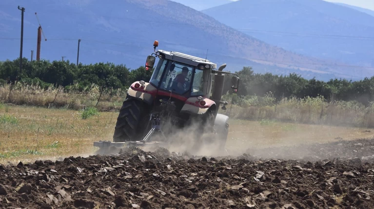 Εξετάζεται η επιστροφή του ΕΦΚ στο αγροτικό πετρέλαιο