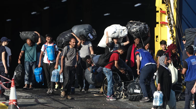 Μεταφέρονται από τη Λέσβο 703 αιτούντες άσυλο