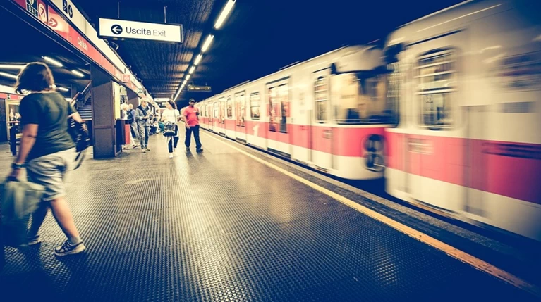 Ιταλία: Μαχαίρωσε φρουρό και αυτοκτόνησε με το όπλο του