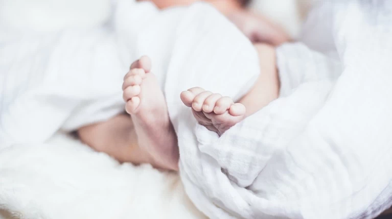 Ελεύθεροι υπό όρους οι έξι από το κύκλωμα παράνομων υιοθεσιών