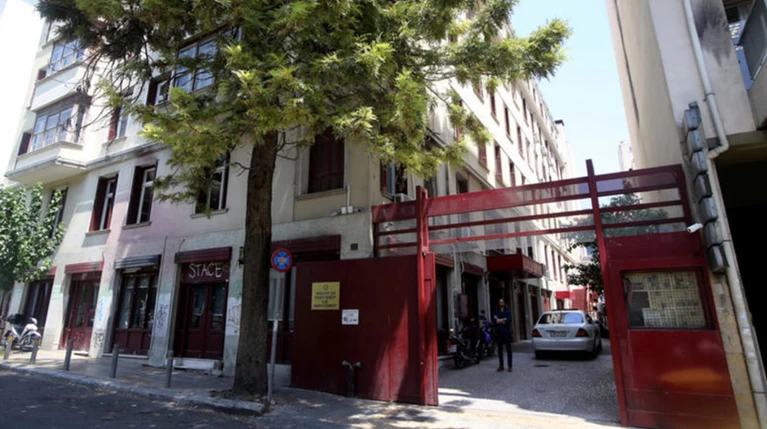 Μαίνεται η κόντρα για τη χρήση εθνικών συμβόλων σε συσκευασίες