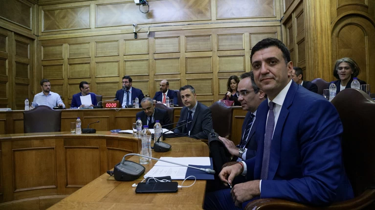 Βουλή: Ποιοι αντιδρούν στον αντικαπνιστικό νόμο και γιατί
