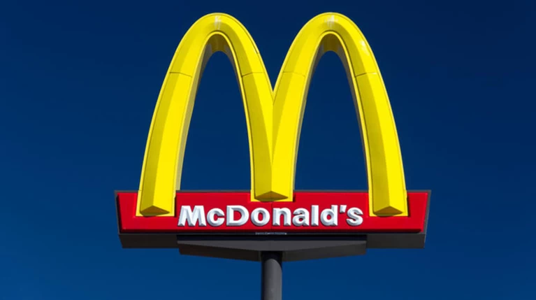 Τα McDonald's απέλυσαν CEO λόγω σχέσης του με υπάλληλο