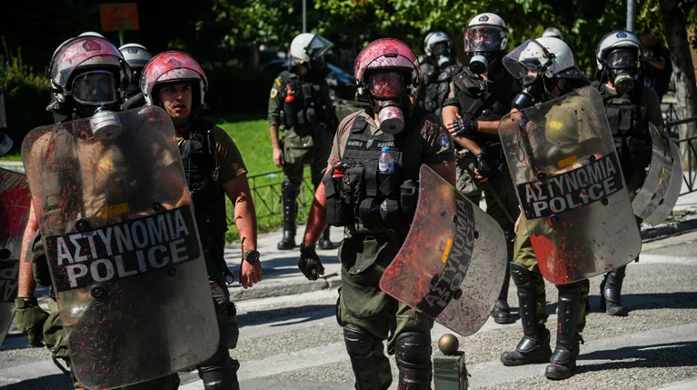 Ομόνοια: Επίθεση σε διμοιρία ΜΑΤ - Μια σύλληψη και 4 προσαγωγές