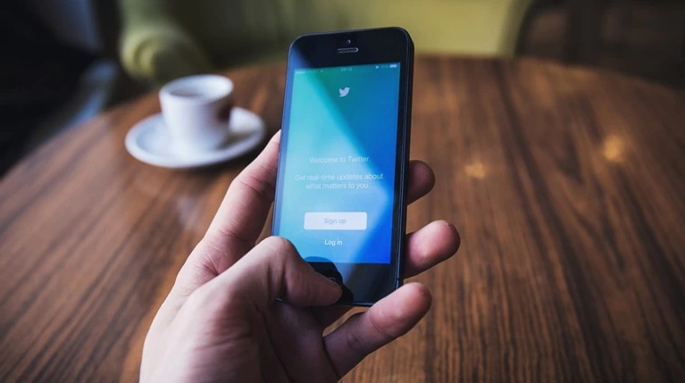 Οι δημοσιεύσεις στο twitter ενδεικτικές της μοναξιάς των χρηστών του