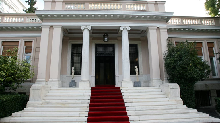 Προσφυγικό και φορολογικό στην ατζέντα του Μαξίμου