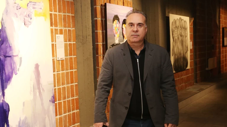 «Η ζωή μου άλλαξε όταν ο φαντάρος που με χλεύαζε ήρθε και με φίλησε»