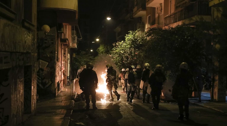 ΚΙΝΑΛ για την επίθεση στα γραφεία του: Από τύχη δε θρηνήσαμε ζωές