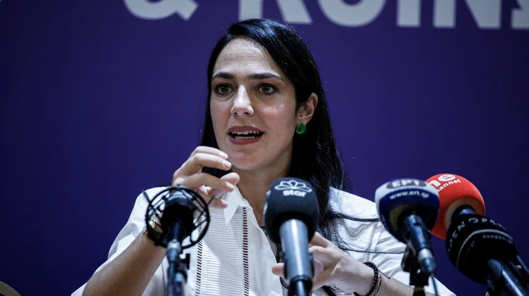 Η υφυπουργός Εργασίας, η Πατησίων και τα... "όπλα της Συρίας"