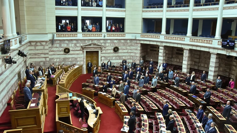 Βουλή: Ενός λεπτού σιγή ως φόρος τιμής για την επέτειο του Πολυτεχνείου