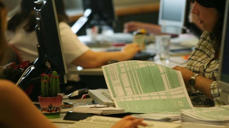 Κατά 2,6 δισ. ευρώ μειώθηκαν οι νέες ληξιπρόθεσμες οφειλές των νοικοκυριών