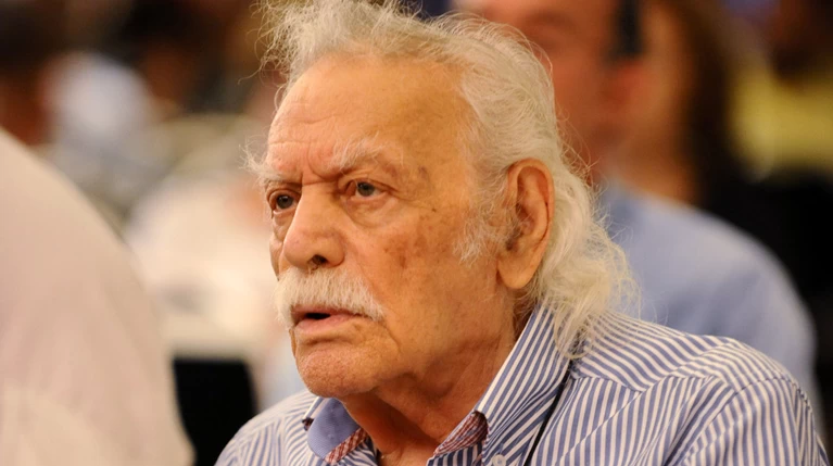 Σε σοβαρή αλλά σταθερή κατάσταση ο Μανώλης Γλέζος