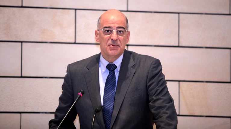 Δένδιας: Η Ελλάδα δεν απειλεί, αλλά ούτε δέχεται να απειλείται
