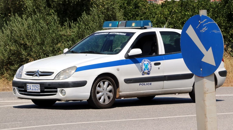 Βρήκαν μαχαιρωμένο ηλικιωμένο άνδρα στο Μενίδι