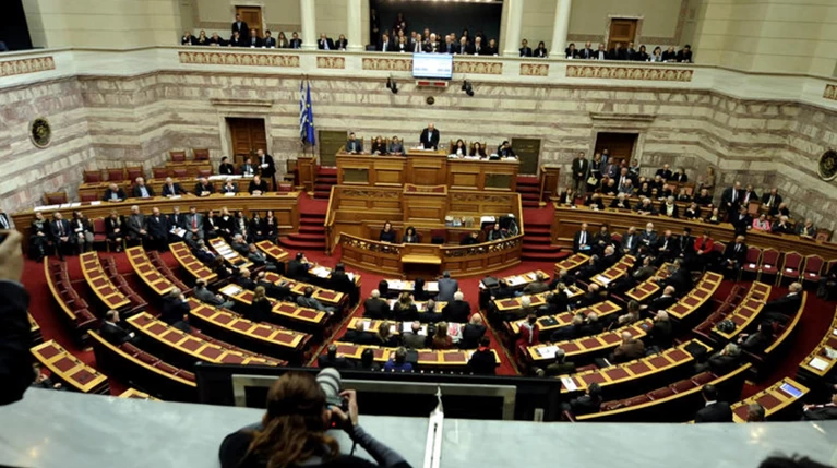 Αυτό είναι το τελικό νομοσχέδιο για την ψήφο αποδήμων - Τι προβλέπει