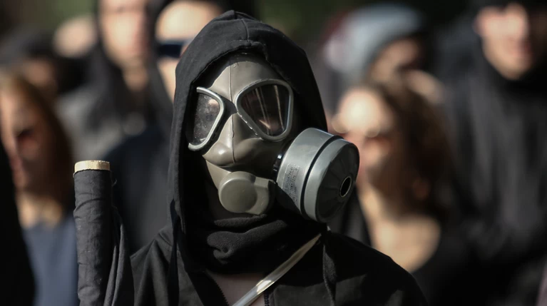 Οι αναρχικοί στην πορεία: Ο μάσκες και τα εξαρτήματα