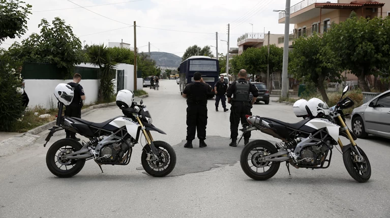Έγκλημα - Αγ. Θεόδωροι: «Ντου» της ΕΛΑΣ σε καταυλισμούς Ρομά
