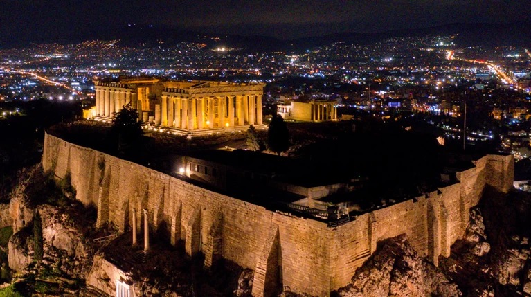 Εκπληκτικές φωτογραφίες από την μαγική νυχτερινή Ακρόπολη