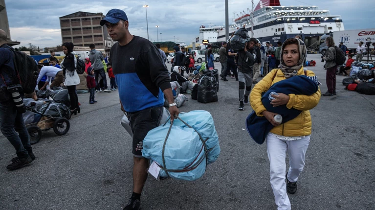 Άλλοι 99 πρόσφυγες από τα νησιά του Αιγαίου στον Πειραιά