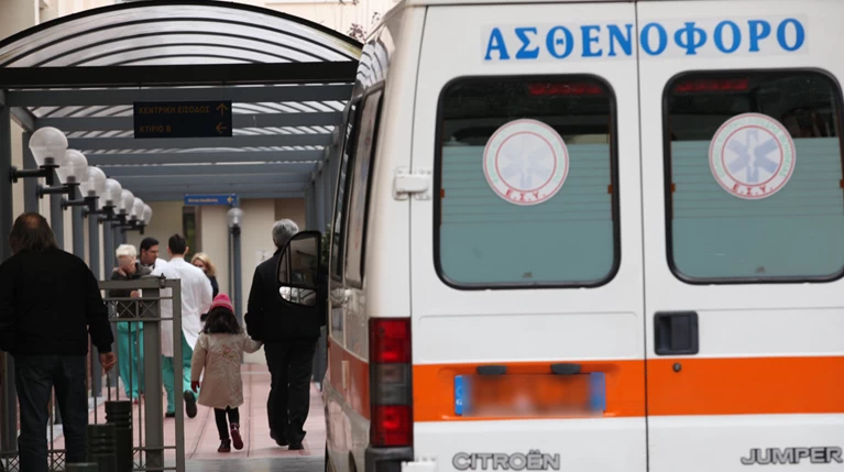 Ένας 13χρονος έπεσε από τον 2ο όροφο πολυκατοικίας στη Θέρμη