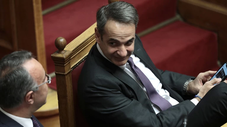 Ο Κυρ. Μητσοτάκης κάνει τσεκ στο προφίλ του στο Instagram