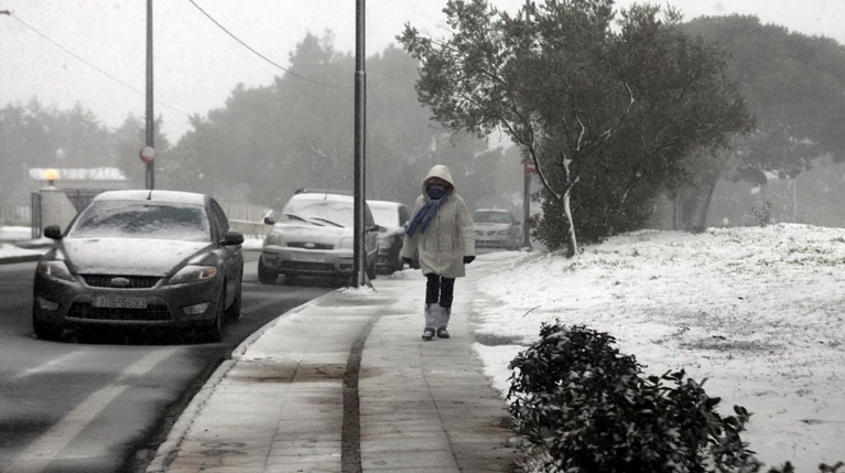 Ξεκίνησε η ψυχρή εισβολή: Τσουχτερό κρύο, βροχές & χιόνια