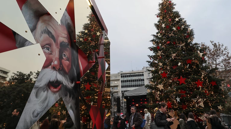 Με φαντασμαγορική γιορτή θα υποδεχτεί η Αθήνα το 2020, στο Σύνταγμα