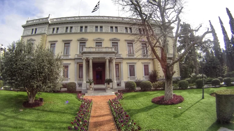 «Αρωμα γυναίκας» στο Προεδρικό Μέγαρο;