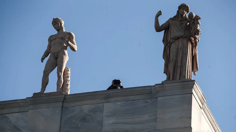 Ακροβολισμένοι αστυνομικοί γύρω από το Αρχαιολογικό Μουσείο λόγω Νετανιάχου