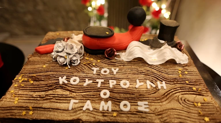 Τα θέατρα κόβουν πίτα: Κλασικές, μοδάτες & το τσαρούχι της Σμαράγδας Καρύδη