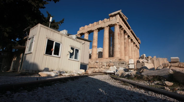 Κόντρα ΥΠΠΟΑ-αρχαιοφυλάκων για τις τουαλέτες και τη θέρμανση στην Ακρόπολη
