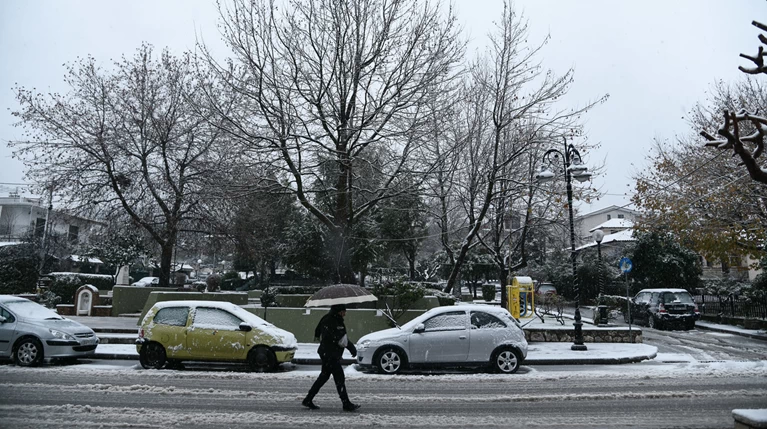 Κακοκαιρία «Ηφαιστίωνας»: Δριμύ ψύχος και χιόνια στην Αττική