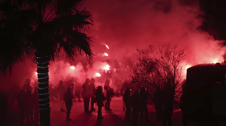 Δακρυγόνα πριν το ντέρμπι Ολυμπιακού - Παναθηναϊκού