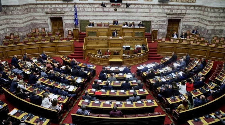 «Ακονίζουν μαχαίρια» για εκλογικό νόμο και Πρόεδρο Δημοκρατίας