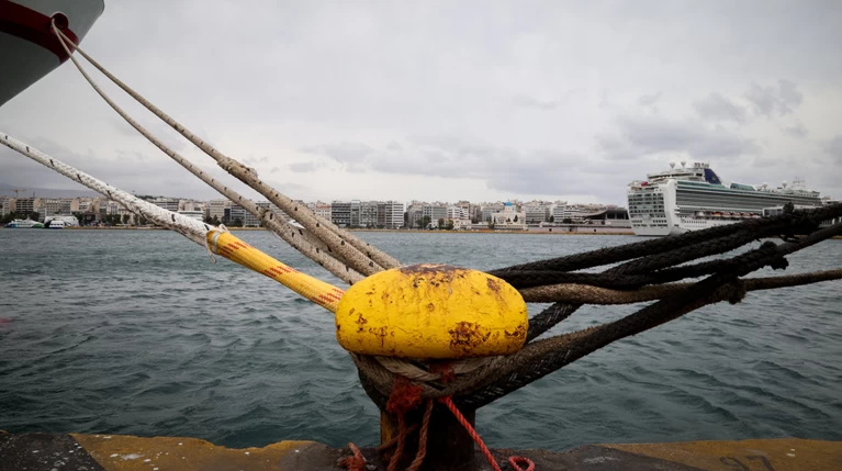 Σε ισχύ το απαγορευτικό απόπλου-Δεμένα και σήμερα τα πλοία