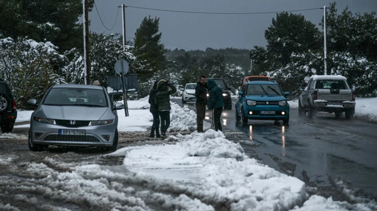 Με προβλήματα αποχωρεί ο «Ηφαιστίωνας»: Χιόνια και διακοπές ρεύματος