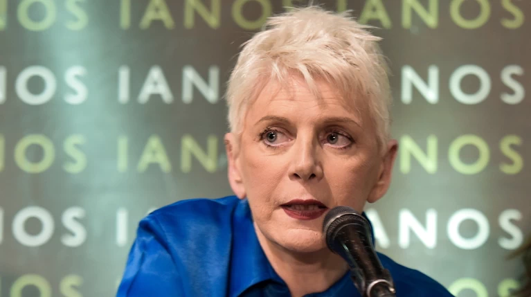 Ελενα Ακρίτα, η ασυγκράτητη: Βάλλει κατά πάντων | Πολιτισμός Ειδήσεις